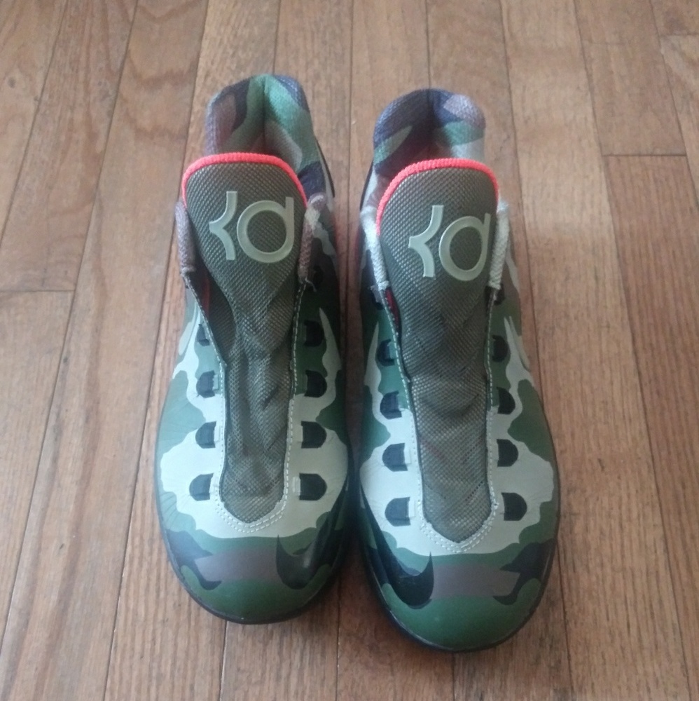KD tennis shoes